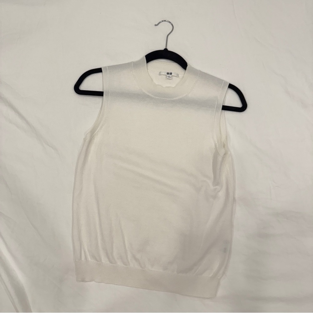 EUC UNIQLO Knit Sleeveless Top High-Neck S Cotton White Sweater